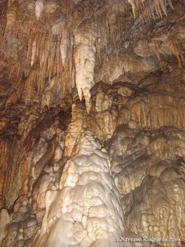 Shapes in Yagodina cave